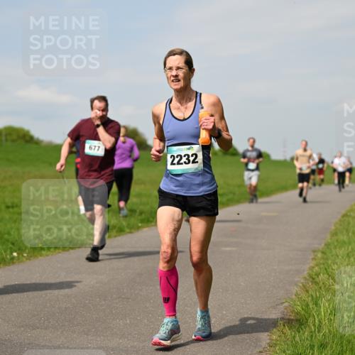 10.05.2026 - 8. Wedeler Halbmarathon Dr. Thomas Lammeyer http://msf.ph/oto/9694014 10.05.2026 11:18:50 Laufen 677, 2148, 2232 meine-sportfotos.de