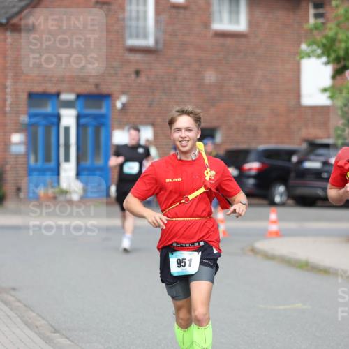 10.05.2026 - 8. Wedeler Halbmarathon Andreas Tolksdorf http://msf.ph/oto/9694030 10.05.2026 10:21:16 Laufen 951, 9, 953 meine-sportfotos.de