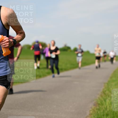 10.05.2026 - 8. Wedeler Halbmarathon Dr. Thomas Lammeyer http://msf.ph/oto/9694032 10.05.2026 11:18:51 Laufen 2232 meine-sportfotos.de