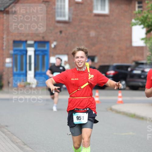 10.05.2026 - 8. Wedeler Halbmarathon Andreas Tolksdorf http://msf.ph/oto/9694035 10.05.2026 10:21:16 Laufen 951, 953 meine-sportfotos.de