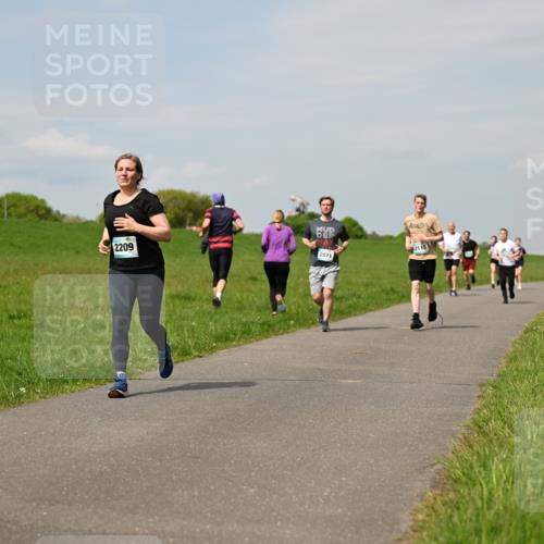 10.05.2026 - 8. Wedeler Halbmarathon Dr. Thomas Lammeyer http://msf.ph/oto/9694054 10.05.2026 11:18:52 Laufen 2209, 2115, 2071 meine-sportfotos.de