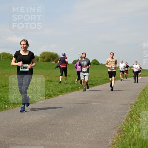 10.05.2026 - 8. Wedeler Halbmarathon Dr. Thomas Lammeyer http://msf.ph/oto/9694063 10.05.2026 11:18:53 Laufen 2209, 2071 meine-sportfotos.de
