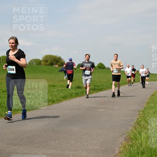 10.05.2026 - 8. Wedeler Halbmarathon Dr. Thomas Lammeyer http://msf.ph/oto/9694068 10.05.2026 11:18:53 Laufen 2209, 2071 meine-sportfotos.de