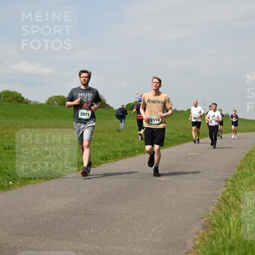10.05.2026 - 8. Wedeler Halbmarathon Dr. Thomas Lammeyer http://msf.ph/oto/9694097 10.05.2026 11:18:55 Laufen 2071, 2115 meine-sportfotos.de