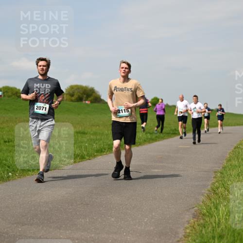 10.05.2026 - 8. Wedeler Halbmarathon Dr. Thomas Lammeyer http://msf.ph/oto/9694112 10.05.2026 11:18:56 Laufen 2071, 2115 meine-sportfotos.de