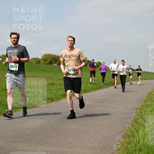 10.05.2026 - 8. Wedeler Halbmarathon Dr. Thomas Lammeyer http://msf.ph/oto/9694117 10.05.2026 11:18:56 Laufen 2071, 211 meine-sportfotos.de
