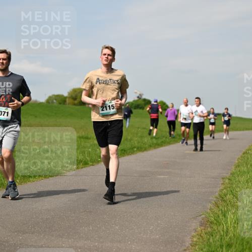 10.05.2026 - 8. Wedeler Halbmarathon Dr. Thomas Lammeyer http://msf.ph/oto/9694121 10.05.2026 11:18:56 Laufen 2071, 2115 meine-sportfotos.de
