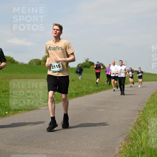 10.05.2026 - 8. Wedeler Halbmarathon Dr. Thomas Lammeyer http://msf.ph/oto/9694126 10.05.2026 11:18:57 Laufen 2071, 2115 meine-sportfotos.de