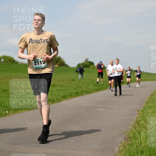 10.05.2026 - 8. Wedeler Halbmarathon Dr. Thomas Lammeyer http://msf.ph/oto/9694134 10.05.2026 11:18:57 Laufen 2017, 2115 meine-sportfotos.de