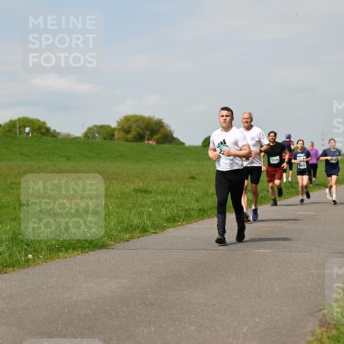 10.05.2026 - 8. Wedeler Halbmarathon Dr. Thomas Lammeyer http://msf.ph/oto/9694142 10.05.2026 11:18:59 Laufen 2229, 2155 meine-sportfotos.de