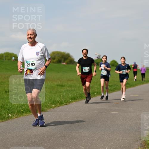 10.05.2026 - 8. Wedeler Halbmarathon Dr. Thomas Lammeyer http://msf.ph/oto/9694187 10.05.2026 11:19:03 Laufen 2192, 2229, 2155, 214 meine-sportfotos.de