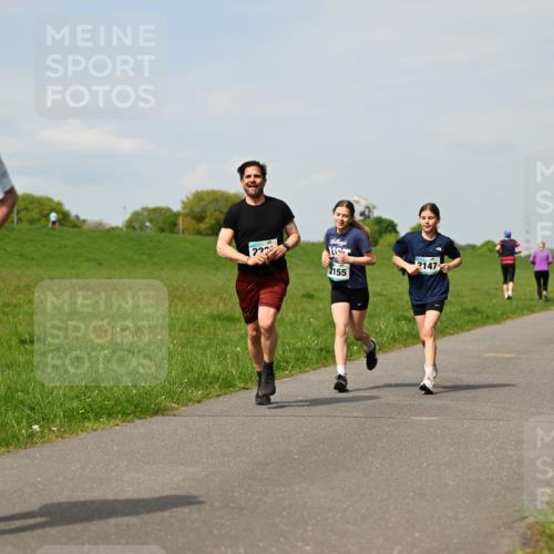 10.05.2026 - 8. Wedeler Halbmarathon Dr. Thomas Lammeyer http://msf.ph/oto/9694198 10.05.2026 11:19:03 Laufen 2192, 2155, 2147 meine-sportfotos.de