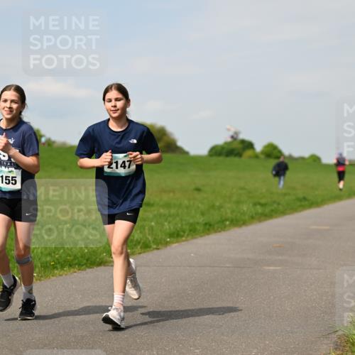 10.05.2026 - 8. Wedeler Halbmarathon Dr. Thomas Lammeyer http://msf.ph/oto/9694241 10.05.2026 11:19:06 Laufen 2155, 2147 meine-sportfotos.de