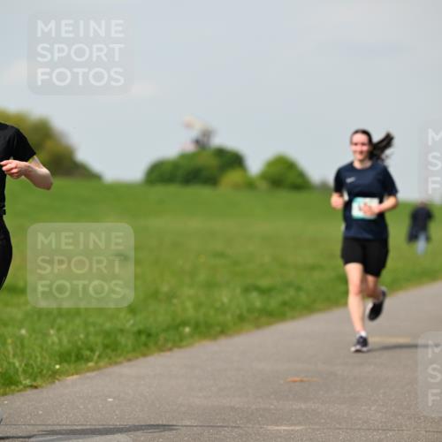 10.05.2026 - 8. Wedeler Halbmarathon Dr. Thomas Lammeyer http://msf.ph/oto/9694307 10.05.2026 11:19:18 Laufen 735 meine-sportfotos.de
