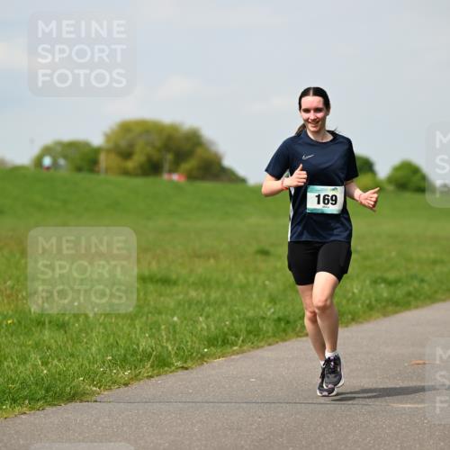 10.05.2026 - 8. Wedeler Halbmarathon Dr. Thomas Lammeyer http://msf.ph/oto/9694346 10.05.2026 11:19:21 Laufen 169 meine-sportfotos.de