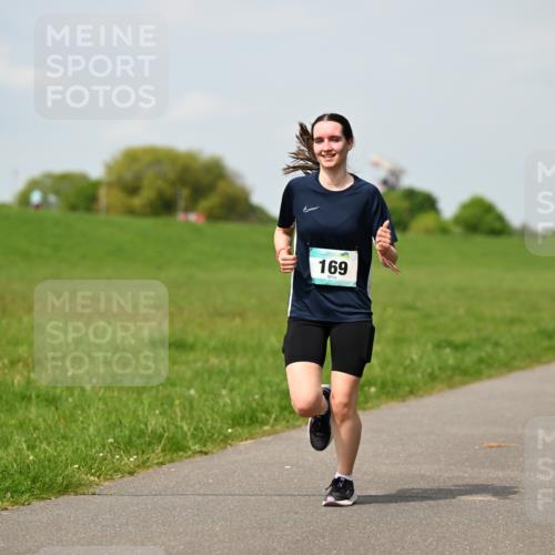 10.05.2026 - 8. Wedeler Halbmarathon Dr. Thomas Lammeyer http://msf.ph/oto/9694351 10.05.2026 11:19:21 Laufen 169 meine-sportfotos.de