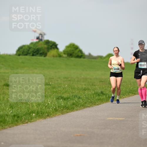 10.05.2026 - 8. Wedeler Halbmarathon Dr. Thomas Lammeyer http://msf.ph/oto/9694360 10.05.2026 11:19:23 Laufen 2226, 2227 meine-sportfotos.de