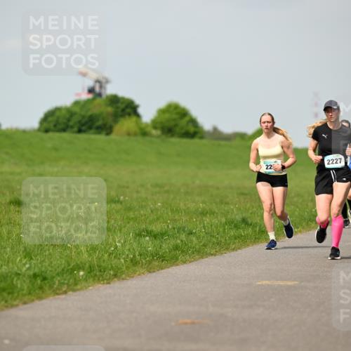 10.05.2026 - 8. Wedeler Halbmarathon Dr. Thomas Lammeyer http://msf.ph/oto/9694364 10.05.2026 11:19:23 Laufen 2227 meine-sportfotos.de