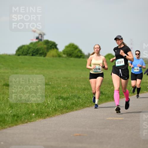 10.05.2026 - 8. Wedeler Halbmarathon Dr. Thomas Lammeyer http://msf.ph/oto/9694384 10.05.2026 11:19:24 Laufen 2226, 2227, 2178 meine-sportfotos.de