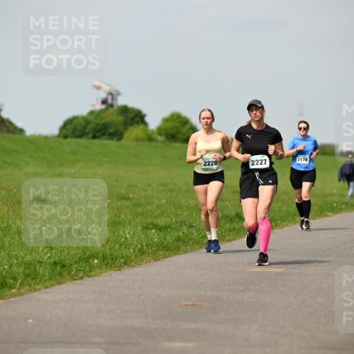 10.05.2026 - 8. Wedeler Halbmarathon Dr. Thomas Lammeyer http://msf.ph/oto/9694389 10.05.2026 11:19:24 Laufen 2226, 2227, 2178 meine-sportfotos.de