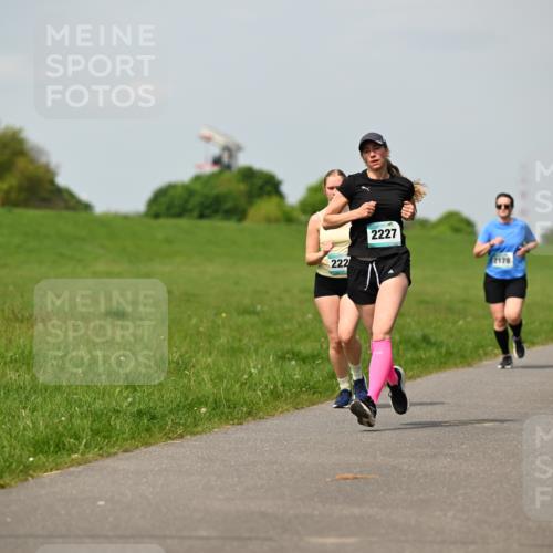 10.05.2026 - 8. Wedeler Halbmarathon Dr. Thomas Lammeyer http://msf.ph/oto/9694402 10.05.2026 11:19:25 Laufen 222, 2227, 2178 meine-sportfotos.de