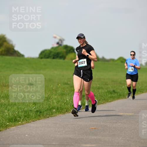 10.05.2026 - 8. Wedeler Halbmarathon Dr. Thomas Lammeyer http://msf.ph/oto/9694408 10.05.2026 11:19:26 Laufen 2227, 2178 meine-sportfotos.de