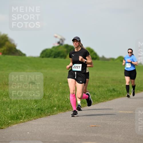 10.05.2026 - 8. Wedeler Halbmarathon Dr. Thomas Lammeyer http://msf.ph/oto/9694410 10.05.2026 11:19:26 Laufen 2227, 2178 meine-sportfotos.de