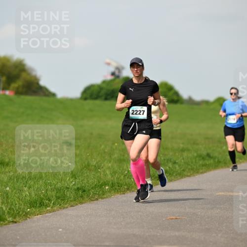 10.05.2026 - 8. Wedeler Halbmarathon Dr. Thomas Lammeyer http://msf.ph/oto/9694414 10.05.2026 11:19:26 Laufen 2227 meine-sportfotos.de