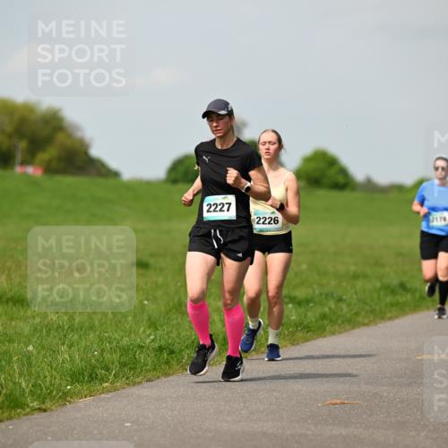 10.05.2026 - 8. Wedeler Halbmarathon Dr. Thomas Lammeyer http://msf.ph/oto/9694419 10.05.2026 11:19:26 Laufen 2227, 2226 meine-sportfotos.de