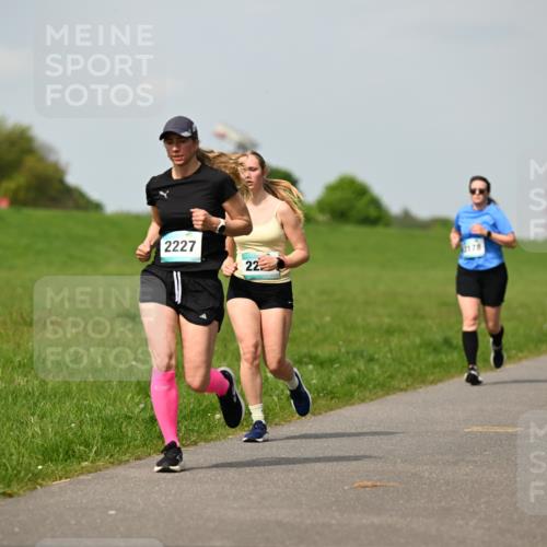 10.05.2026 - 8. Wedeler Halbmarathon Dr. Thomas Lammeyer http://msf.ph/oto/9694424 10.05.2026 11:19:26 Laufen 2227, 2178 meine-sportfotos.de