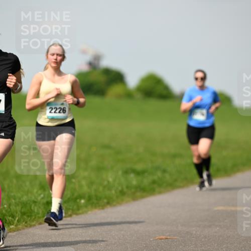 10.05.2026 - 8. Wedeler Halbmarathon Dr. Thomas Lammeyer http://msf.ph/oto/9694427 10.05.2026 11:19:27 Laufen 2227, 2226 meine-sportfotos.de