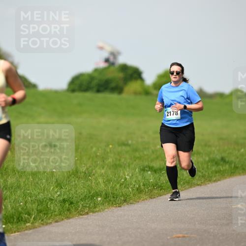 10.05.2026 - 8. Wedeler Halbmarathon Dr. Thomas Lammeyer http://msf.ph/oto/9694453 10.05.2026 11:19:29 Laufen 2226, 2178 meine-sportfotos.de