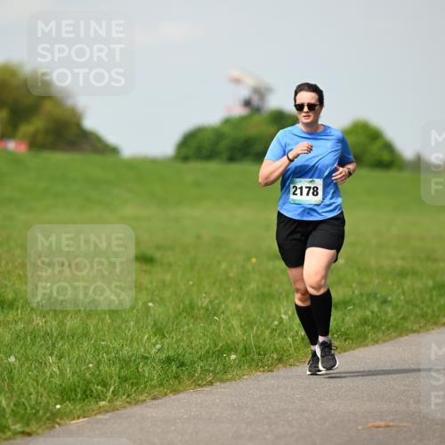 10.05.2026 - 8. Wedeler Halbmarathon Dr. Thomas Lammeyer http://msf.ph/oto/9694468 10.05.2026 11:19:30 Laufen 2178 meine-sportfotos.de
