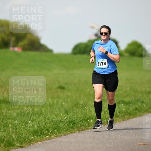 10.05.2026 - 8. Wedeler Halbmarathon Dr. Thomas Lammeyer http://msf.ph/oto/9694474 10.05.2026 11:19:30 Laufen 2178 meine-sportfotos.de