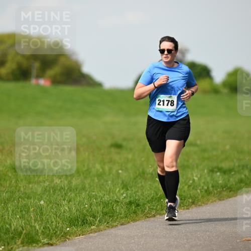 10.05.2026 - 8. Wedeler Halbmarathon Dr. Thomas Lammeyer http://msf.ph/oto/9694482 10.05.2026 11:19:31 Laufen 2178 meine-sportfotos.de