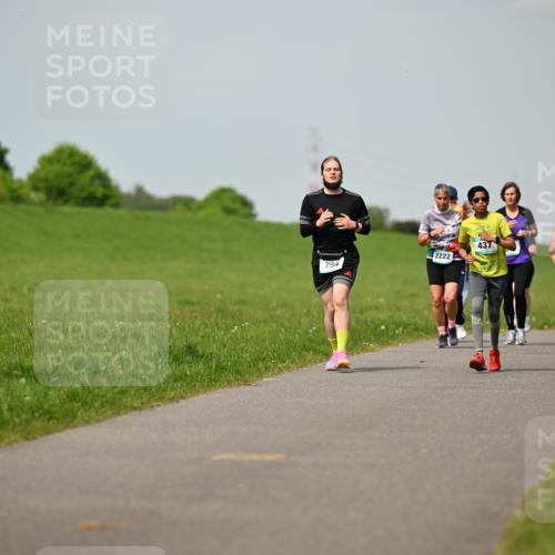 10.05.2026 - 8. Wedeler Halbmarathon Dr. Thomas Lammeyer http://msf.ph/oto/9694486 10.05.2026 11:19:32 Laufen 294, 2222, 437, 2119 meine-sportfotos.de
