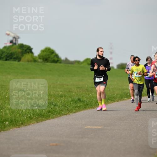 10.05.2026 - 8. Wedeler Halbmarathon Dr. Thomas Lammeyer http://msf.ph/oto/9694509 10.05.2026 11:19:34 Laufen 2119, 294 meine-sportfotos.de