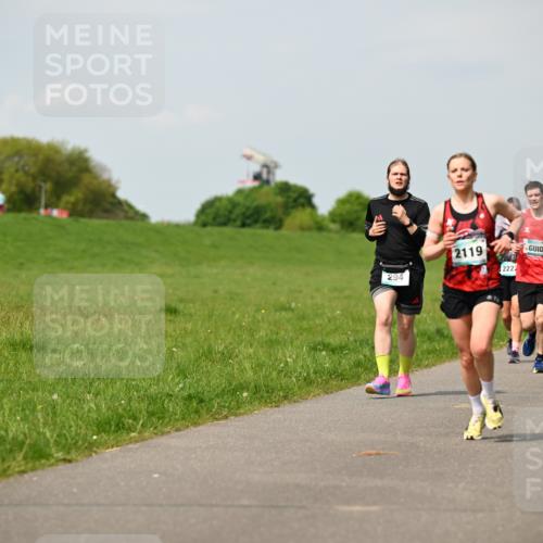 10.05.2026 - 8. Wedeler Halbmarathon Dr. Thomas Lammeyer http://msf.ph/oto/9694556 10.05.2026 11:19:37 Laufen 294, 2119, 2222, 437 meine-sportfotos.de