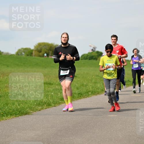 10.05.2026 - 8. Wedeler Halbmarathon Dr. Thomas Lammeyer http://msf.ph/oto/9694613 10.05.2026 11:19:41 Laufen 294, 711 meine-sportfotos.de