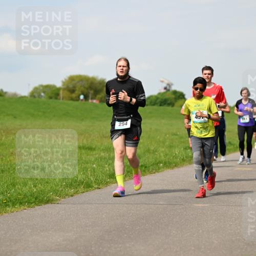 10.05.2026 - 8. Wedeler Halbmarathon Dr. Thomas Lammeyer http://msf.ph/oto/9694616 10.05.2026 11:19:41 Laufen 294, 711 meine-sportfotos.de
