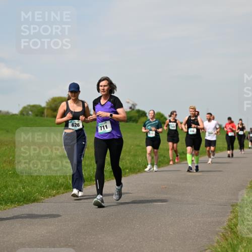 10.05.2026 - 8. Wedeler Halbmarathon Dr. Thomas Lammeyer http://msf.ph/oto/9694649 10.05.2026 11:19:46 Laufen 2222, 626, 711, 177, 806 meine-sportfotos.de