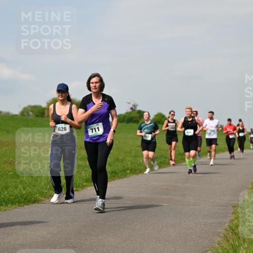 10.05.2026 - 8. Wedeler Halbmarathon Dr. Thomas Lammeyer http://msf.ph/oto/9694651 10.05.2026 11:19:46 Laufen 2222, 626, 711 meine-sportfotos.de
