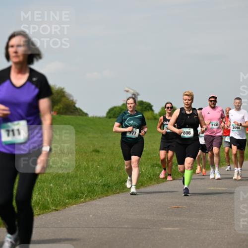 10.05.2026 - 8. Wedeler Halbmarathon Dr. Thomas Lammeyer http://msf.ph/oto/9694666 10.05.2026 11:19:47 Laufen 2135, 2090, 626, 711, 806, 870 meine-sportfotos.de