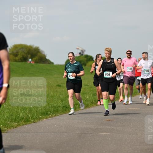 10.05.2026 - 8. Wedeler Halbmarathon Dr. Thomas Lammeyer http://msf.ph/oto/9694674 10.05.2026 11:19:47 Laufen 711, 806, 2135, 2090 meine-sportfotos.de