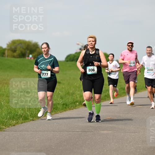 10.05.2026 - 8. Wedeler Halbmarathon Dr. Thomas Lammeyer http://msf.ph/oto/9694699 10.05.2026 11:19:49 Laufen 777, 806, 2135, 2090 meine-sportfotos.de
