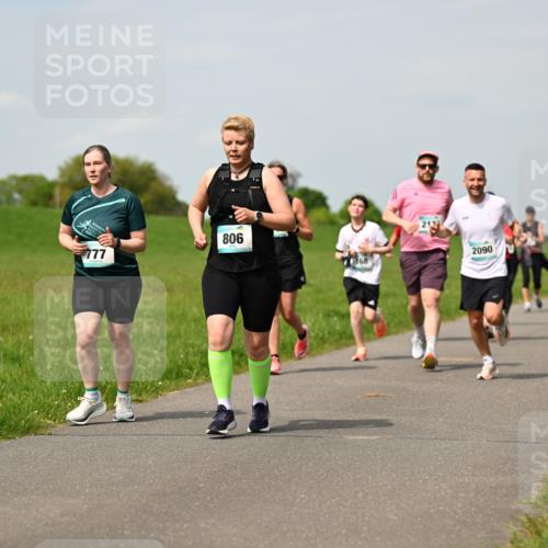 10.05.2026 - 8. Wedeler Halbmarathon Dr. Thomas Lammeyer http://msf.ph/oto/9694703 10.05.2026 11:19:49 Laufen 806, 777, 2090 meine-sportfotos.de