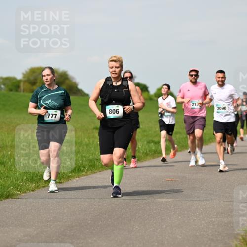 10.05.2026 - 8. Wedeler Halbmarathon Dr. Thomas Lammeyer http://msf.ph/oto/9694705 10.05.2026 11:19:49 Laufen 777, 806, 213, 2090 meine-sportfotos.de