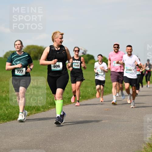 10.05.2026 - 8. Wedeler Halbmarathon Dr. Thomas Lammeyer http://msf.ph/oto/9694711 10.05.2026 11:19:50 Laufen 777, 806, 2089, 168, 2090 meine-sportfotos.de