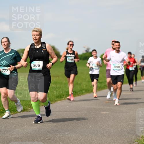 10.05.2026 - 8. Wedeler Halbmarathon Dr. Thomas Lammeyer http://msf.ph/oto/9694721 10.05.2026 11:19:50 Laufen 777, 806, 2090 meine-sportfotos.de
