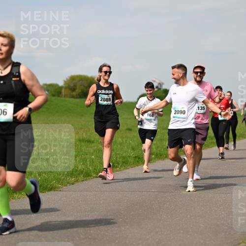 10.05.2026 - 8. Wedeler Halbmarathon Dr. Thomas Lammeyer http://msf.ph/oto/9694729 10.05.2026 11:19:51 Laufen 777, 806, 2089, 168, 135, 2090 meine-sportfotos.de